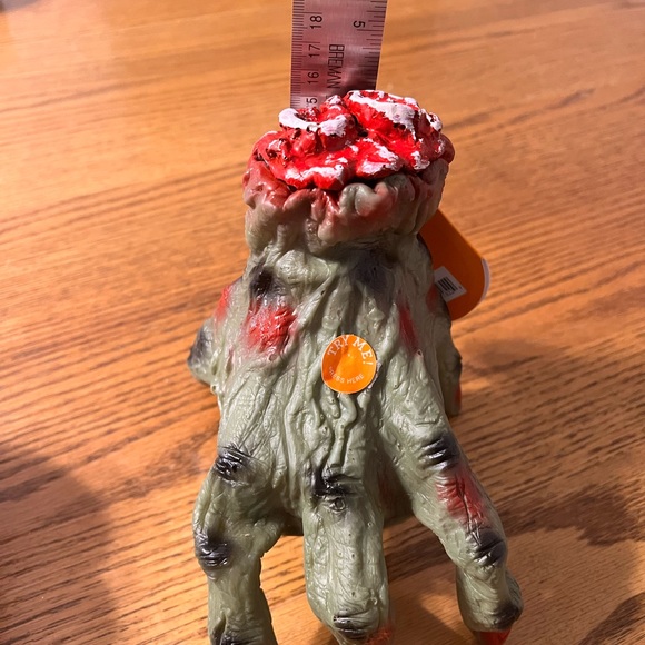 Halloween decorations walking animated hand & pumpkin - Picture 3 of 13